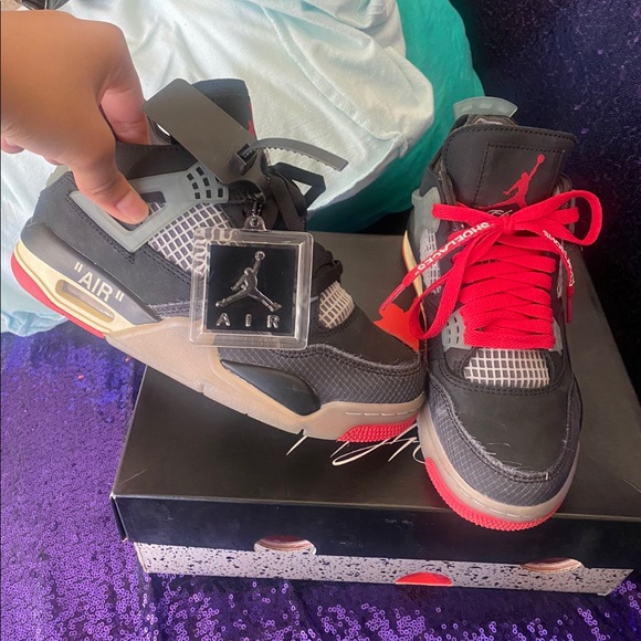 Nike x Off- White Jordan Bred 4’s